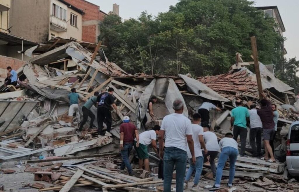 Σεισμός 6,1 Ρίχτερ στην Τουρκία - Πτώσεις κτιρίων - Αισθητός στα νησιά του ανατολικού Αιγαίου