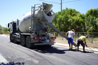 Ο Δήμος ασφαλτοστρώνει την οδό Αχιλλέως στα Μποζαΐτικα