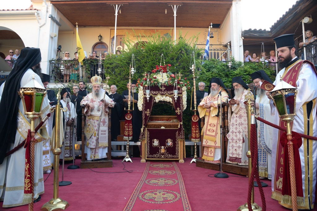 Τα Εγκώμια της Παναγίας στην Μητρόπολη Πατρών - Συμμετείχαν χιλιάδες πιστοί! (ΦΩΤΟ)