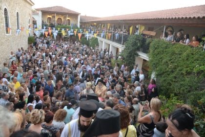Τα Εγκώμια της Παναγίας στην Μητρόπολη Πατρών - Συμμετείχαν χιλιάδες πιστοί! (ΦΩΤΟ)