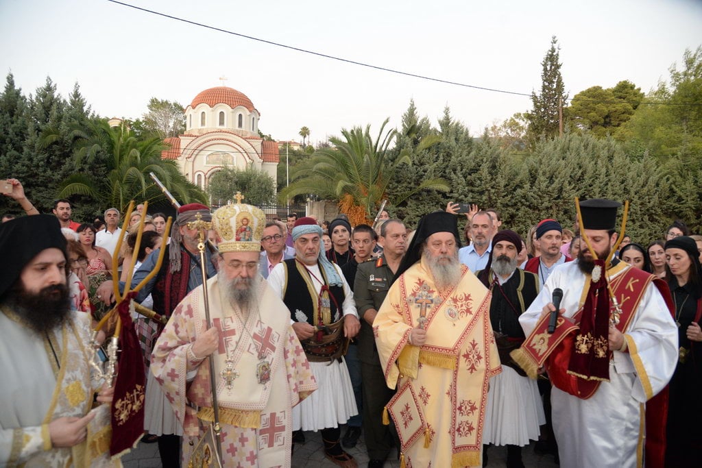 Τα Εγκώμια της Παναγίας στην Μητρόπολη Πατρών - Συμμετείχαν χιλιάδες πιστοί! (ΦΩΤΟ)