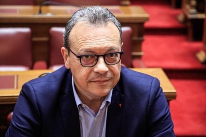 Σ. Φάμελλος: Ο κ. Μητσοτάκης δεν μπορεί να συγκαλύψει ότι λειτουργεί ως ουρά των Νετανιάχου και Τραμπ