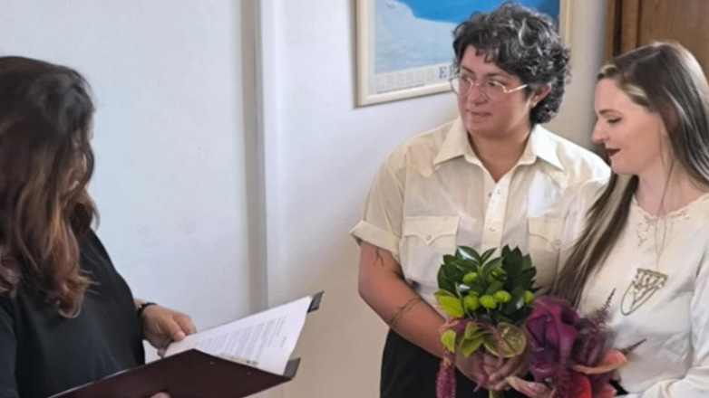 Λέσβος: Ο πρώτος πολιτικός γάμος μεταξύ γυναικών στην πατρίδα της Σαπφούς, Ερεσό