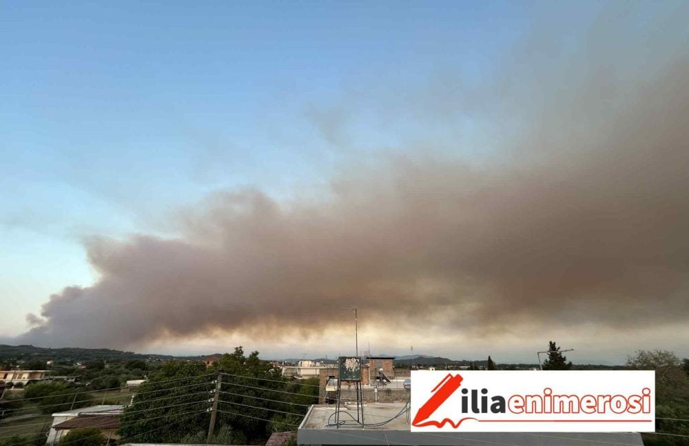 Πύργος: Απόκοσμες εικόνες από το τεράστιο σύννεφο καπνού της μεγάλης πυρκαγιάς στο Χελιδόνι - ΒΙΝΤΕΟ