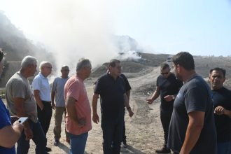 Αυτοψία Πελετίδη στην Ξερόλακα - Να μην βγάζουν οι δημότες σκουπίδια στους κάδους μέχρι το βράδυ του Δεκαπενταύγουστου