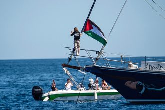 Ξεκινά το ταξίδι του ο στολίσκος πλοίων που θέλει να σπάσει τον ισραηλινό αποκλεισμό της Γάζας
