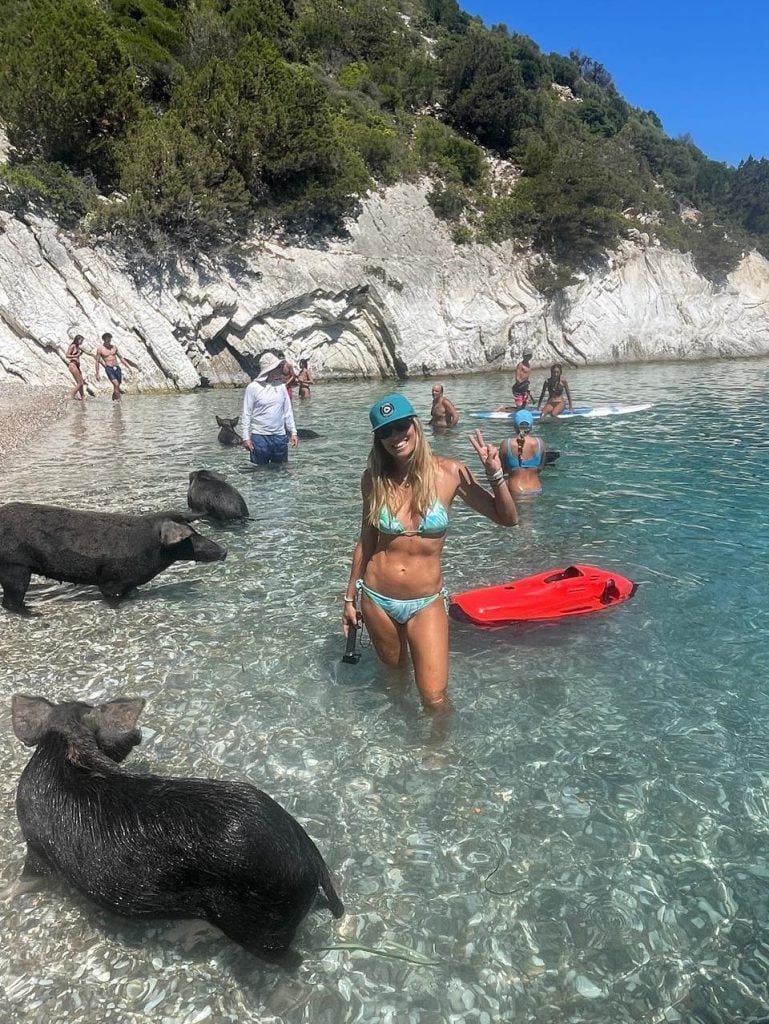 Μαριέττα Χρουσαλά: Κολύμπησε με γουρουνάκια στην Άτοκο – ΦΩΤΟ