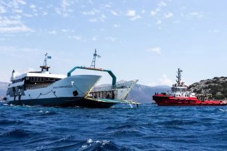 Ρήγμα 20 μέτρων στο φέρυ που προσάραξε σε ξέρα στα Νέα Στύρα