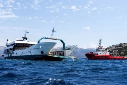Ρήγμα 20 μέτρων στο φέρυ που προσάραξε σε ξέρα στα Νέα Στύρα