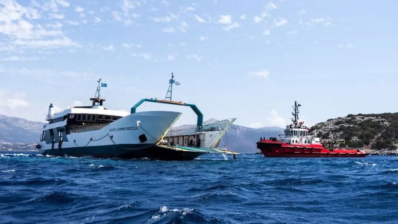 Ρήγμα 20 μέτρων στο φέρυ που προσάραξε σε ξέρα στα Νέα Στύρα