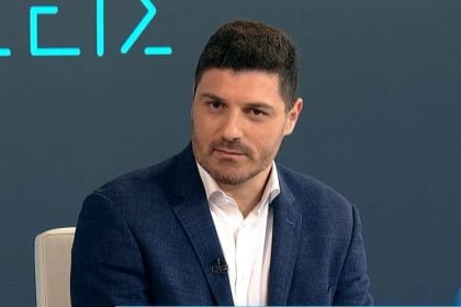 Τεμπονέρας: Το αντικοινωνικό τρίπτυχο που το εργασιακό ν/σ δεν αγγίζει – Οι Έλληνες έχουν ωράρια Κίνας, μισθούς Βουλγαρίας και τιμές στο ράφι Ελβετίας