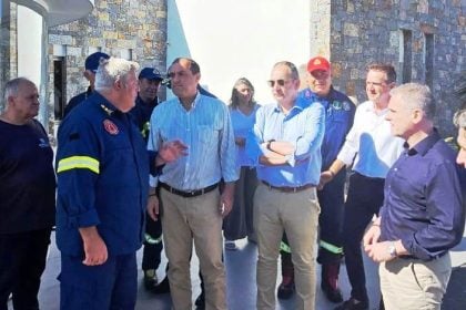 Φωτιές: Το πρόγραμμα της επίσκεψης Κατσαφάδου στην Πάτρα - Συντονισμός για την επόμενη ημέρα στις πληγείσες περιοχές