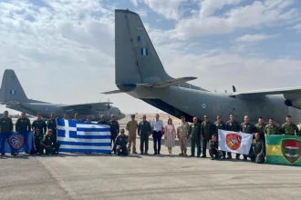 Δύο αεροσκάφη της ελληνικής πολεμικής αεροπορίας έριξαν σήμερα 8,5 τόνους τροφίμων στη Γάζα (ΒΙΝΤΕΟ)