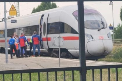 Αυστρία: Άνδρας βρέθηκε «γαντζωμένος» σε συρμό τρένου υψηλής ταχύτητας – Είχε βγει για να καπνίσει και δεν πρόλαβε να ανέβει κανονικά
