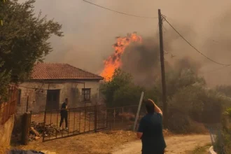 Φωτιές σε Πρέβεζα, Χίο και Ζάκυνθο: Συνεχή μηνύματα του 112 για εκκενώσεις οικισμών