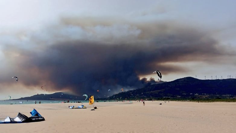 Τεράστια πυρκαγιά στην Ανδαλουσία με εκκενώσεις ξενοδοχείων και κατασκηνώσεων