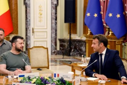Μακρόν: Αποφασιστικά στο πλευρό της Ουκρανίας με τις ΗΠΑ και όλους τους εταίρους στον «συνασπισμό των προθύμων»