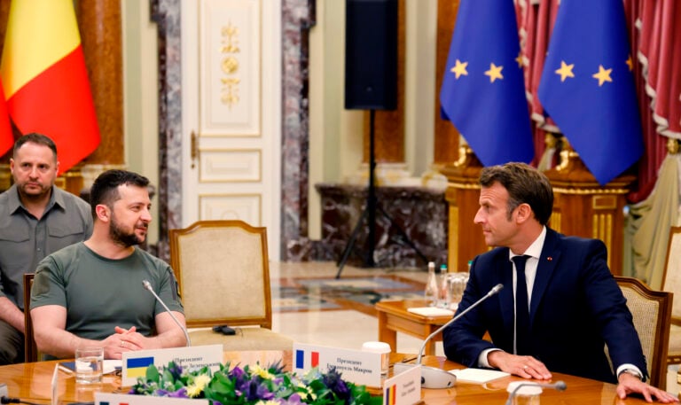 Μακρόν: Αποφασιστικά στο πλευρό της Ουκρανίας με τις ΗΠΑ και όλους τους εταίρους στον «συνασπισμό των προθύμων»