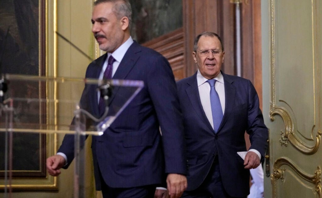 Τηλεφωνικές συνομιλίες Λαβρόφ με Φιντάν και Σιγιάρτο στον απόηχο της συνόδου της Αλάσκας