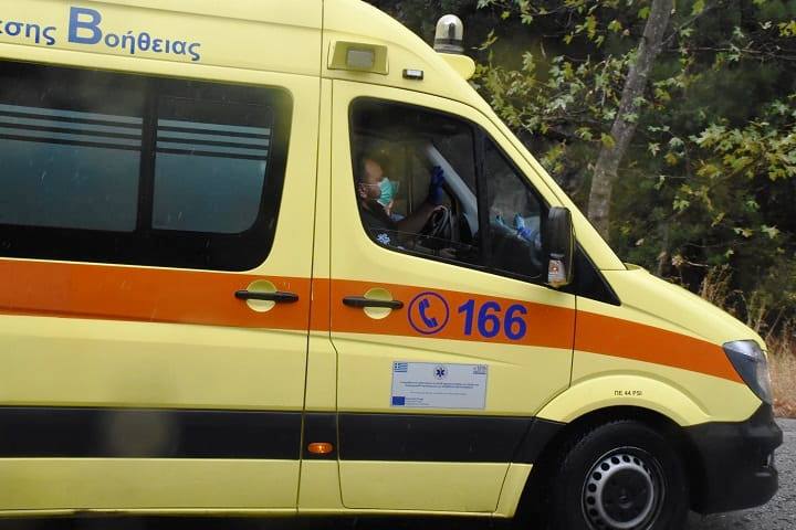 Σοβαρό τροχαίο - 84χρονη οδηγός παρέσυρε δικυκλιστή