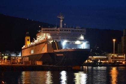 Ξεκόλλησαν τα πλοία από τα λιμάνια – Σταδιακή άρση του απαγορευτικού λόγω ανέμων