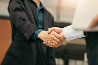 Ισχυρή ψήφος εμπιστοσύνης στην ελληνική οικονομία - Δύο συμφωνίες με διεθνές αποτύπωμα