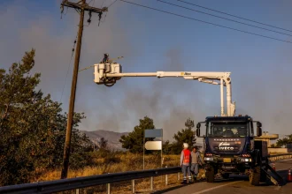 Αχαΐα: Ποιες περιοχές δεν έχουν ρεύμα εξαιτίας των πυρκαγιών