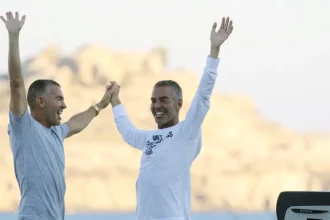 Οι «Dsquared2» κεντρίζουν τα βλέμματα στη Μύκονο