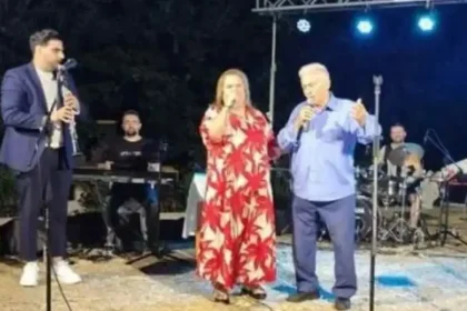 Παναγιώτης Ψωμιάδης και Έφη Θώδη σε πανηγύρι – Το ντουέτο και η γυροβολιά