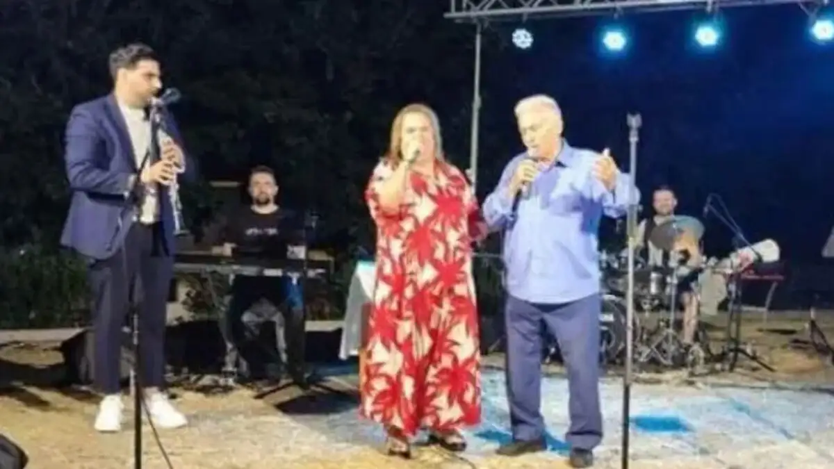 Παναγιώτης Ψωμιάδης και Έφη Θώδη σε πανηγύρι – Το ντουέτο και η γυροβολιά