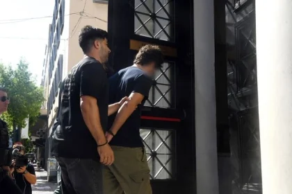 Πάτρα: Eξετάζονται νέα δεδομένα από βίντεο για τη φωτιά στο Γηροκομειό - «Σκόπιμη η σύγχυση», καταγγέλλουν οι γονείς των συλληφθέντων