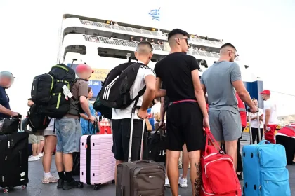 Απαγορευτικό απόπλου σε Πειραιά, Ραφήνα και Λαύριο λόγω των ισχυρών ανέμων – Ταλαιπωρία για εκατοντάδες επιβάτες