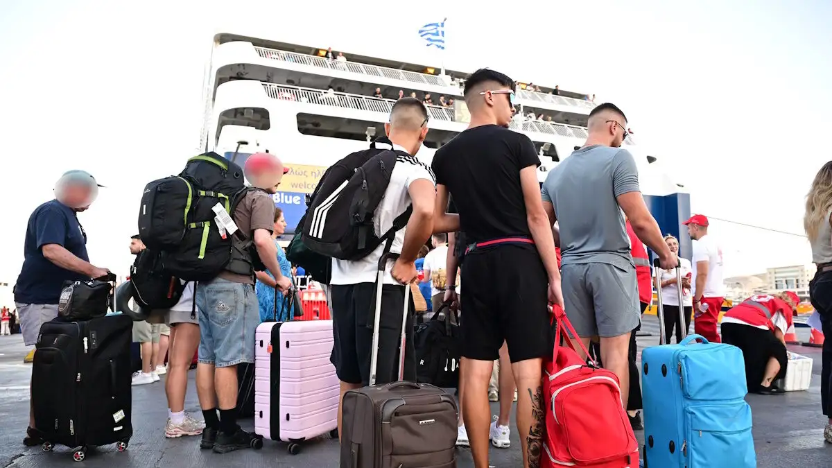 Απαγορευτικό απόπλου σε Πειραιά, Ραφήνα και Λαύριο λόγω των ισχυρών ανέμων – Ταλαιπωρία για εκατοντάδες επιβάτες