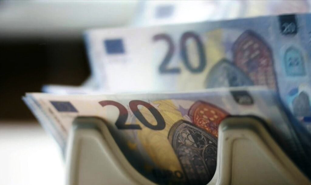Επίδομα αδείας: Πρόστιμο και ποινικές διώξεις στους εργοδότες που δεν το καταβάλλουν