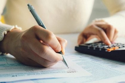 Εκκρεμείς φορολογικές υποθέσεις: Νέα ευκαιρία να κλείσουν με «κούρεμα» προστίμων έως και 75% – Η διαδικασία και το χρονοδιάγραμμα