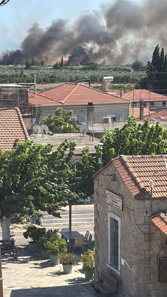 Φωτιά σε Γαλατά - Ευηνοχώρι - Ήχησε το 112, πυροσβέστης μεταφέρθηκε στο νοσοκομείο (ΦΩΤΟ - ΒΙΝΤΕΟ)