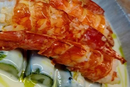 Γαρίδες με κολοκυθάκια σε λευκή σάλτσα ούζου