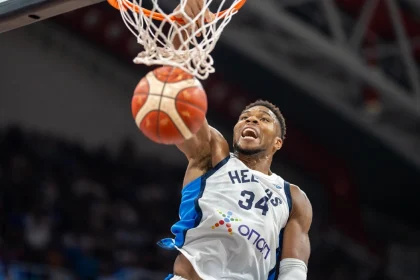 Ελλάδα-Ιταλία 75-66: Εντυπωσιακή πρεμιέρα στο Eurobasket και φουλ για την πρωτιά στον όμιλο - Βίντεο