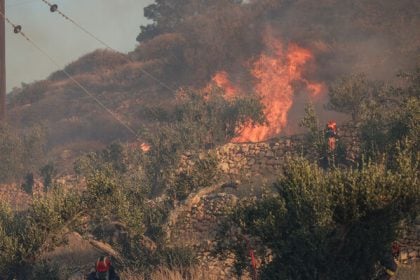 Πυρκαγιά σε εξέλιξη στη Φραξιά Βόνιτσας - Σηκώθηκαν 5 εναέρια