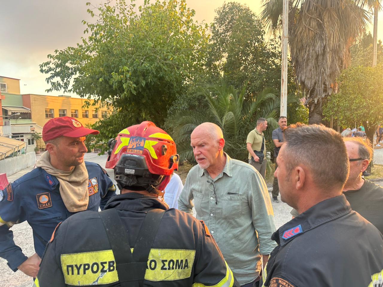 Ο Γιώργος Παπανδρέου πραγματοποίησε σήμερα περιοδεία στις καταστροφικές πυρκαγιές στην Αχαΐα