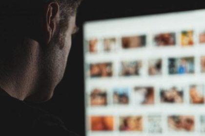 Χειροπέδες σε μάνα και κόρη για υπόθεση revenge porn – Τι συνέβη