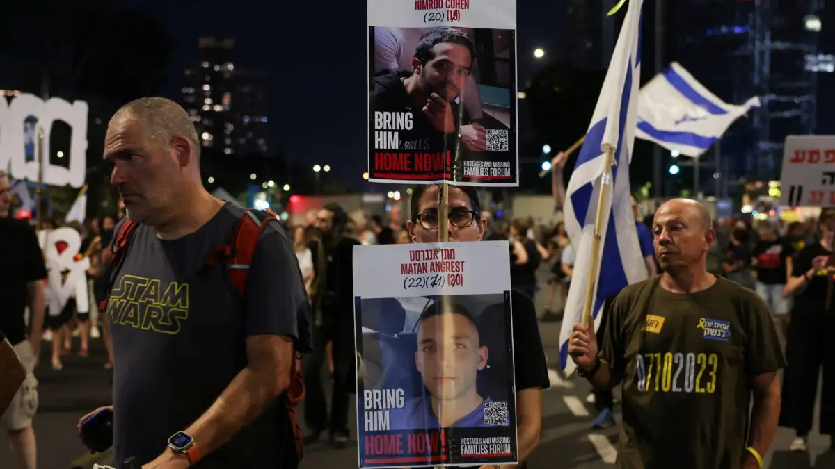 Ισραήλ: Οικογένειες ομήρων διαδηλώνουν έξω από τα σπίτια υπουργών ζητώντας εκεχειρία στη Γάζα