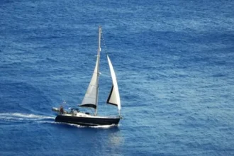 Δυτ. Ελλάδα: Πώς σώθηκε τουρίστας όταν το σκάφος του έμπασε νερά