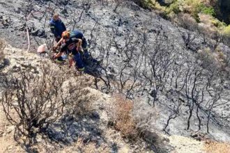 Πάτρα: Σοβαρά τα τραύματα του πυροσβέστη που έπεσε σε χαράδρα στην περιοχή του Μπάλα