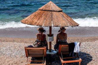 Καιρός: «Πρώτα σφηνάκι δροσιάς και μετά παρατεταμένη ζέστη» – Η πρόγνωση για τον Δεκαπενταύγουστο