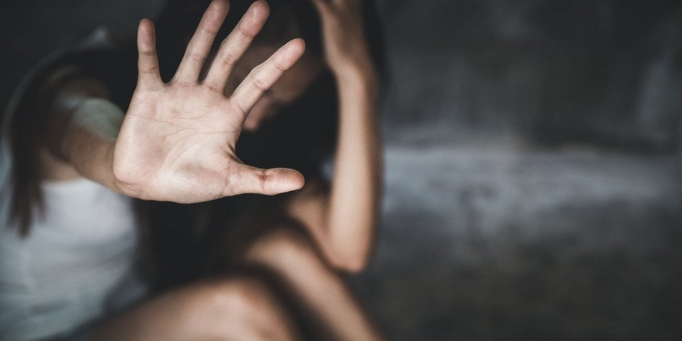 Αχαΐα: Χειροπέδες σε διοικητικό στέλεχος έπειτα από καταγγελία εργαζόμενης για προσβολή γενετήσιας αξιοπρέπειας