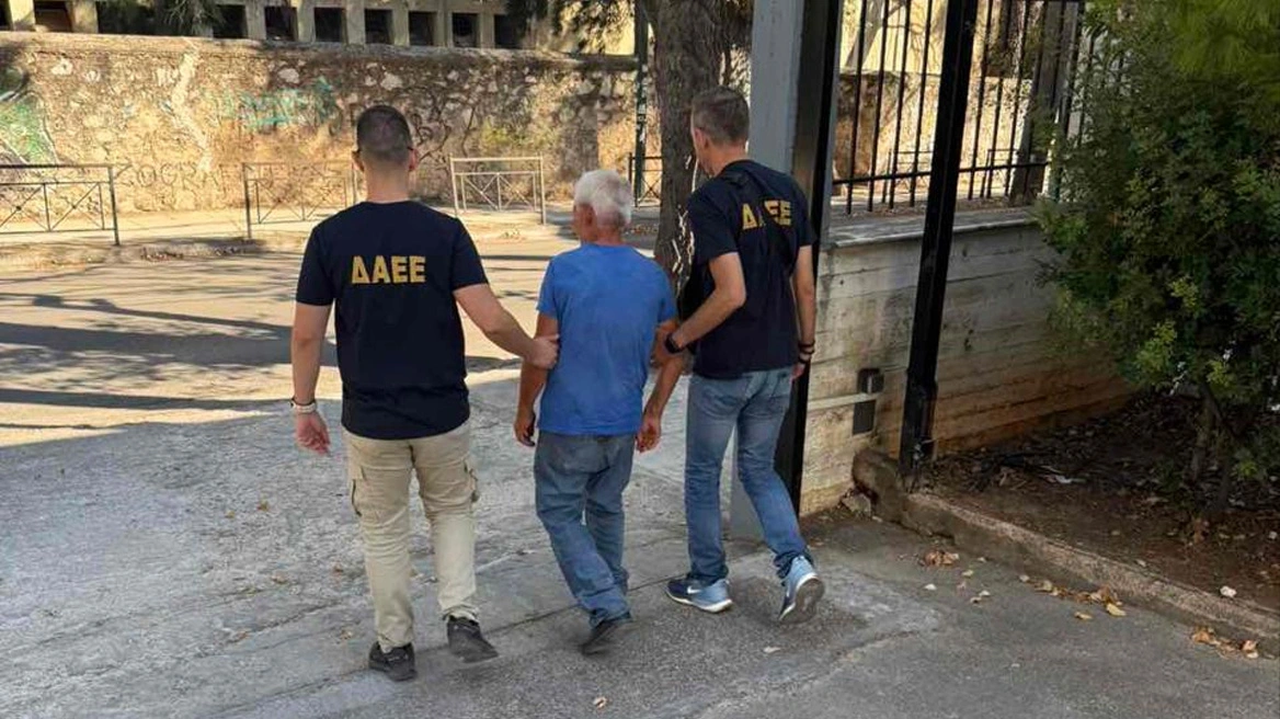 Εμπρηστής με ποδήλατο και αναπτήρα έβαλε τη φωτιά στην Παιανία - Συνελήφθη, πώς προσπάθησε να κρύψει τα πειστήρια