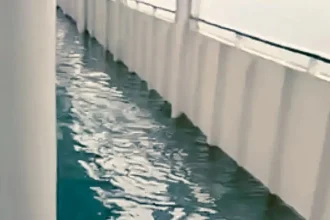 Περιπέτεια για τους επιβάτες πλοίου που προσπαθούσε τρεις φορές να "δέσει" στην Ηγουμενίτσα, λόγω καταιγίδας ΒΙΝΤΕΟ