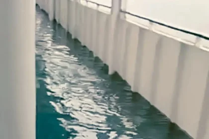 Περιπέτεια για τους επιβάτες πλοίου που προσπαθούσε τρεις φορές να "δέσει" στην Ηγουμενίτσα, λόγω καταιγίδας ΒΙΝΤΕΟ