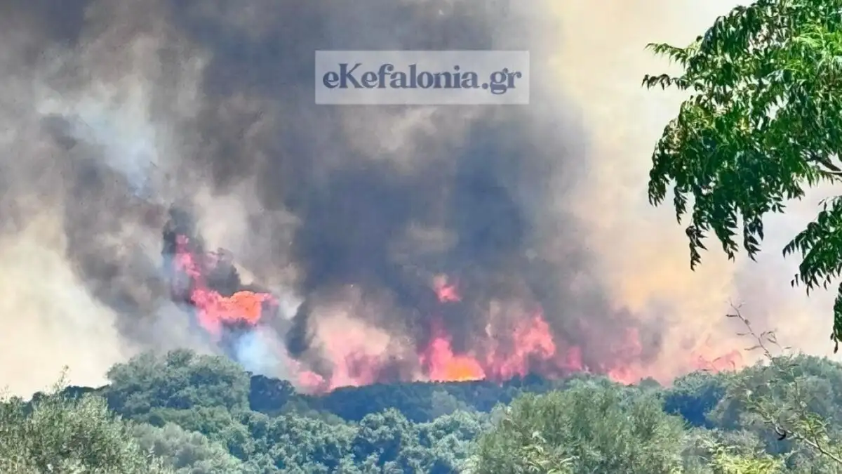 Σε ύφεση η φωτιά στην Κεφαλονιά